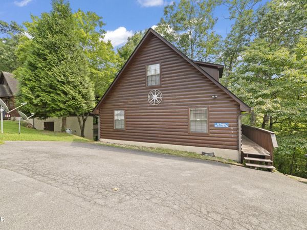 1656 Racoon Den Way, Sevierville, TN 37862