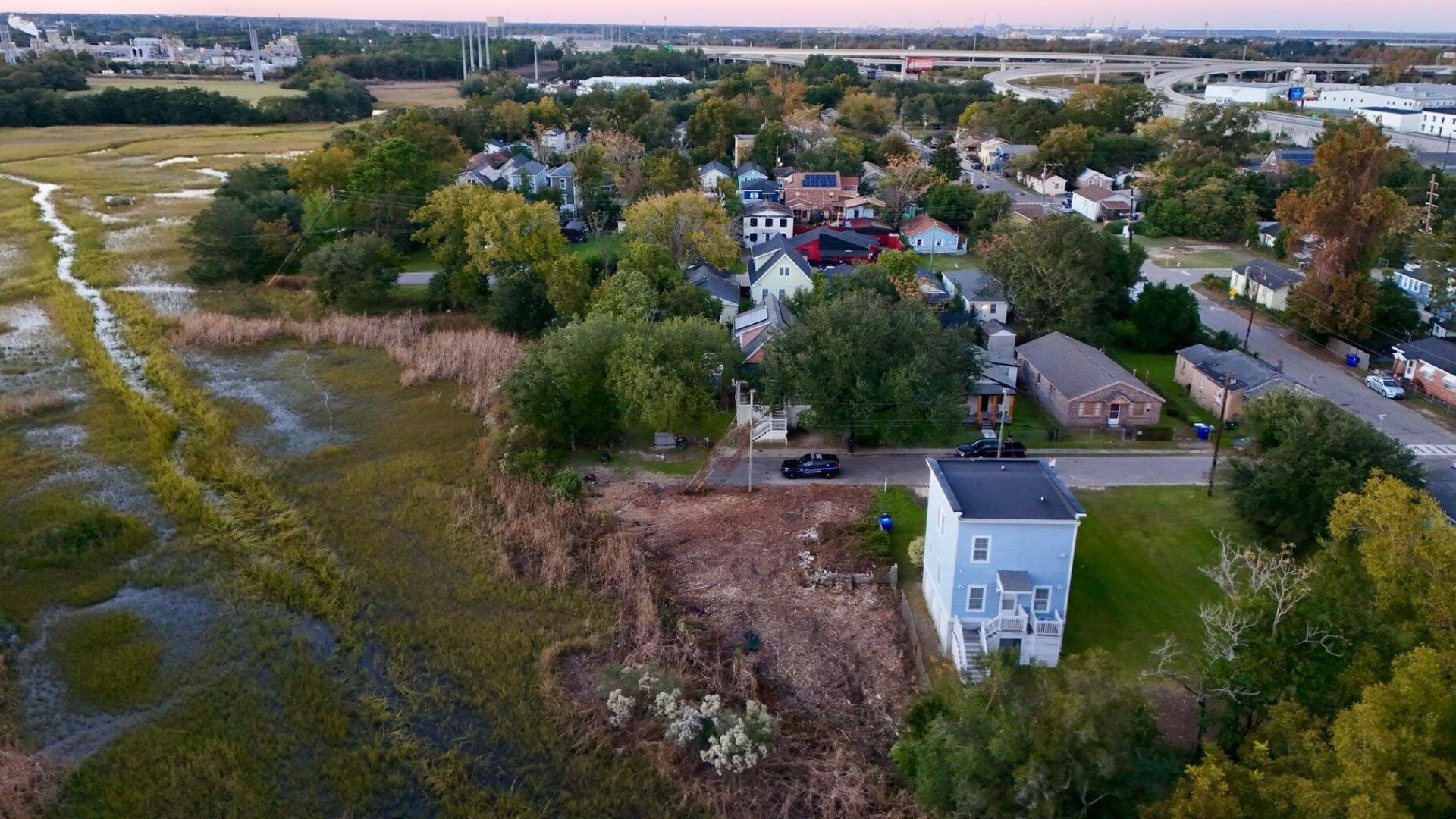 2311 Peonie Street Photo 4