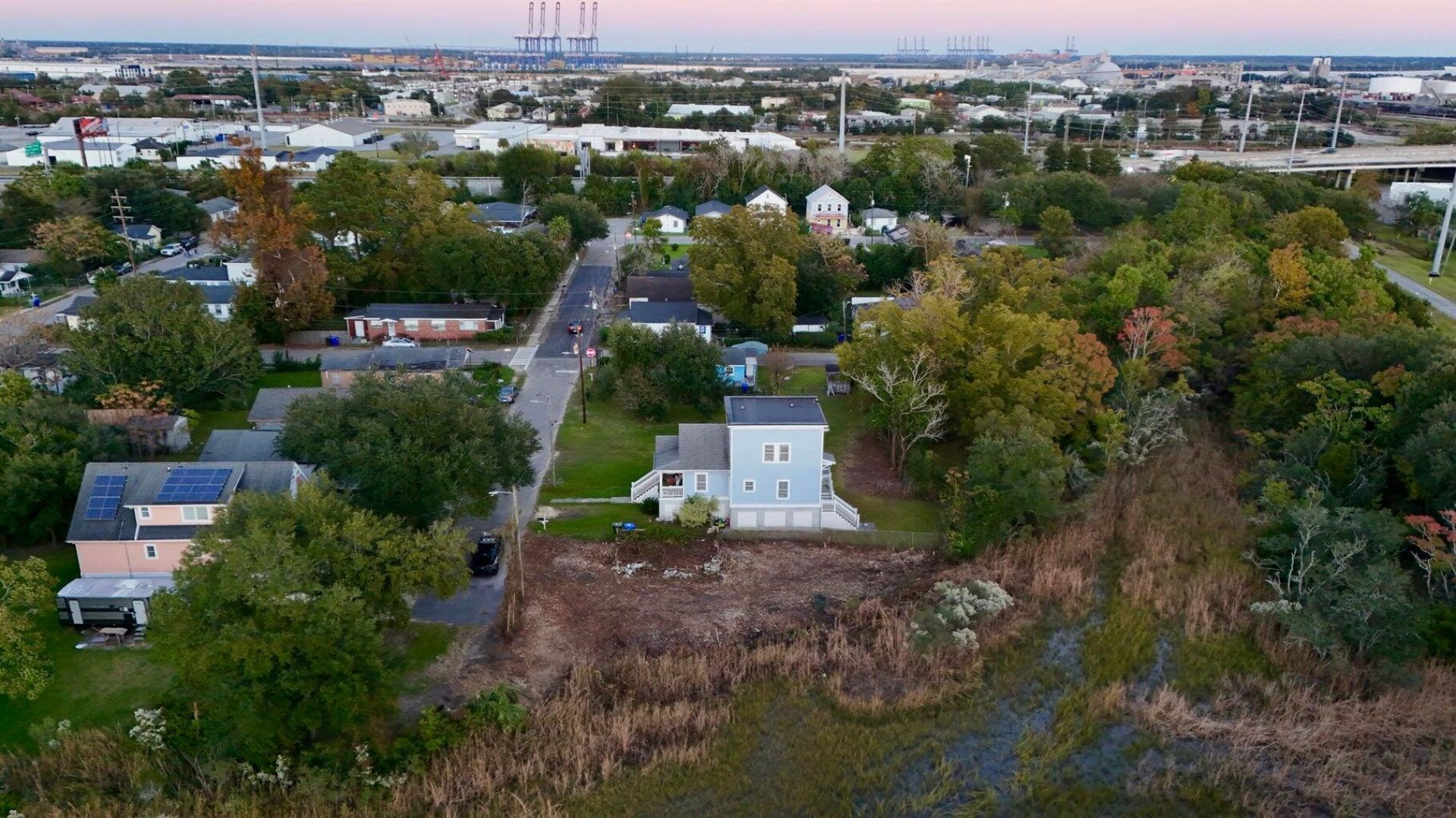 2311 Peonie Street Photo 5