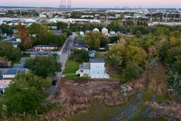 2311 Peonie Street photo 4