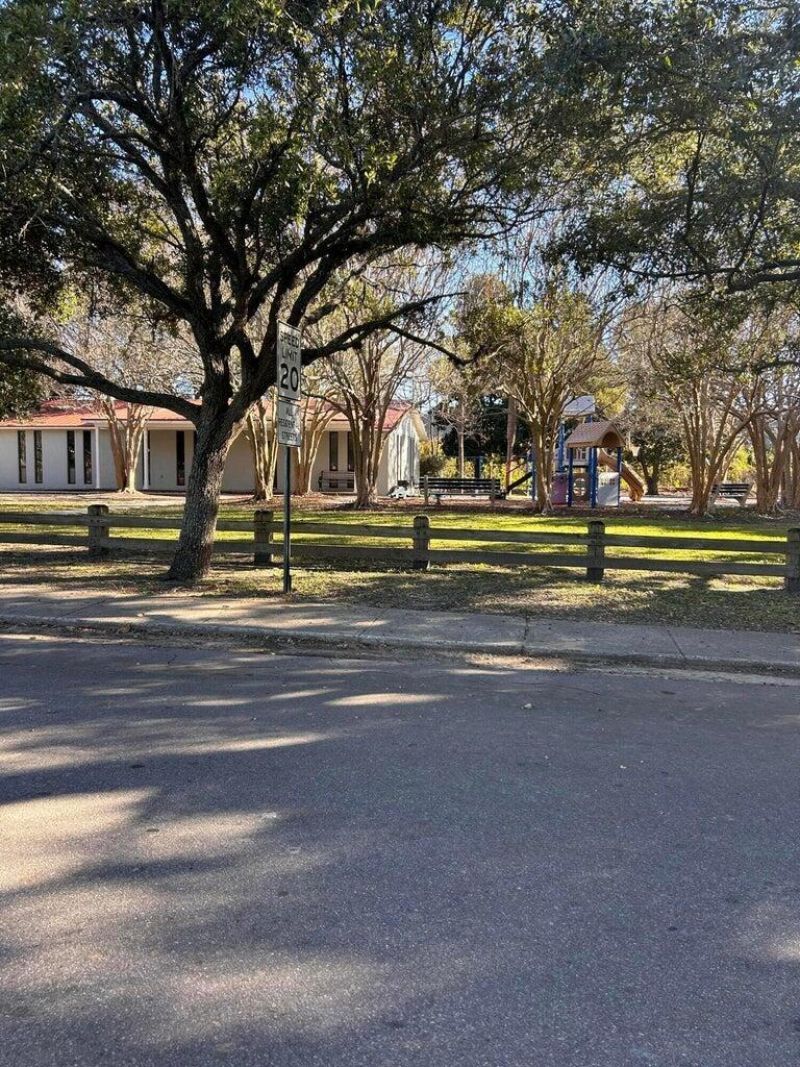 2311 Peonie Street Photo 7