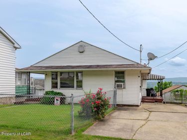 42 Cambria Street, Plymouth, PA 18651