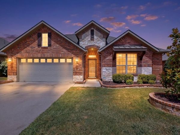 9215 Moon River Court, Arlington, TX 76002