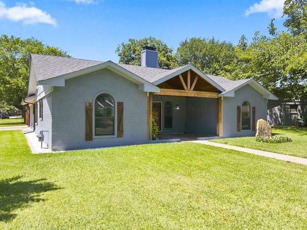6909 Sandalwood Lane, Fort Worth, TX 76116