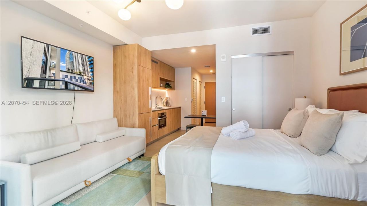 11 NE 6th St , Unit 808, Miami, FL 33132 Photo