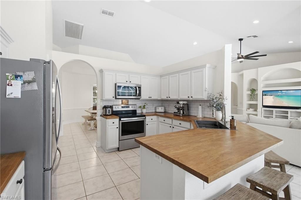 5791 Golden Gate Pkwy, Naples, FL 34116 Photo