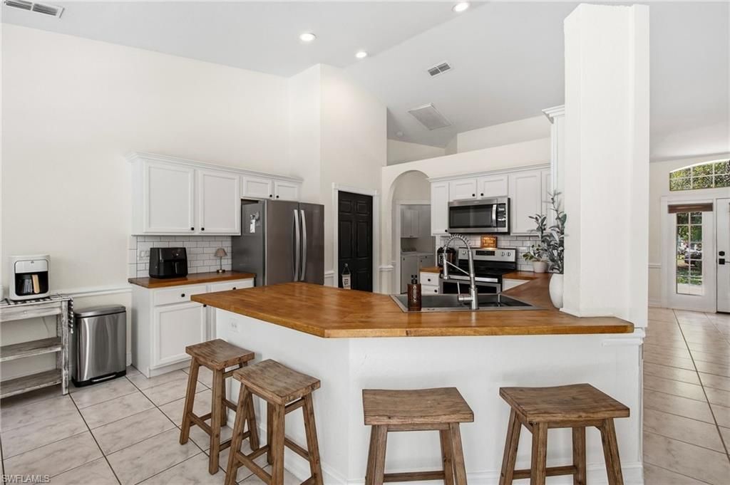5791 Golden Gate Pkwy, Naples, FL 34116 Photo