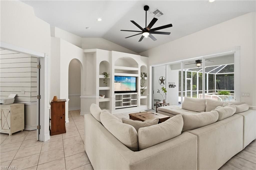 5791 Golden Gate Pkwy, Naples, FL 34116 Photo