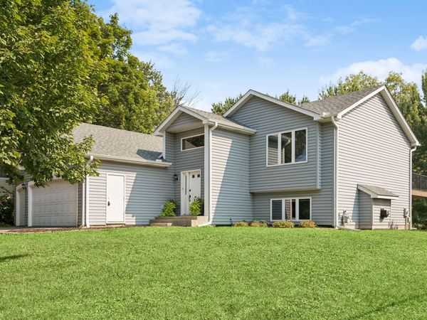 6111 45th Street N, Oakdale, MN 55128
