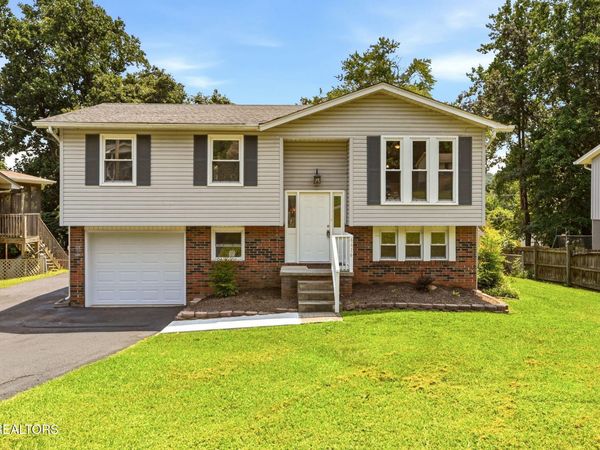 6616 Greenview Drive, Knoxville, TN 37918