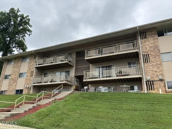 1225 Carriage Circle, Unit Apt 302, Bristol, VA 24201