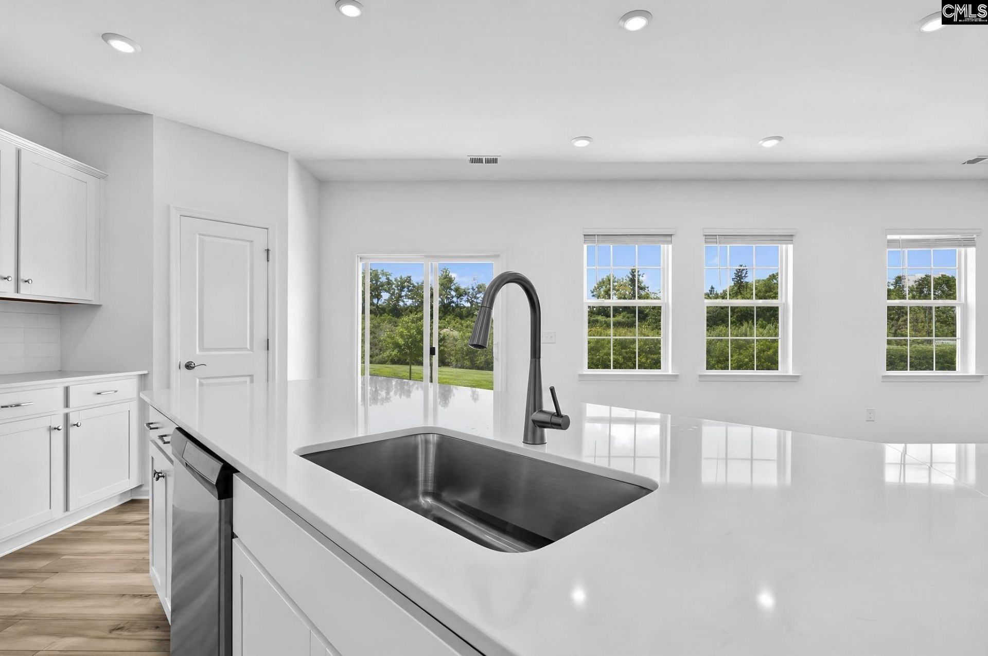 267 Foxglade Drive Photo 9