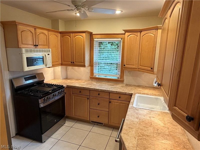 25770 Wolf Road, Bay Village, OH 44140 Photo 11