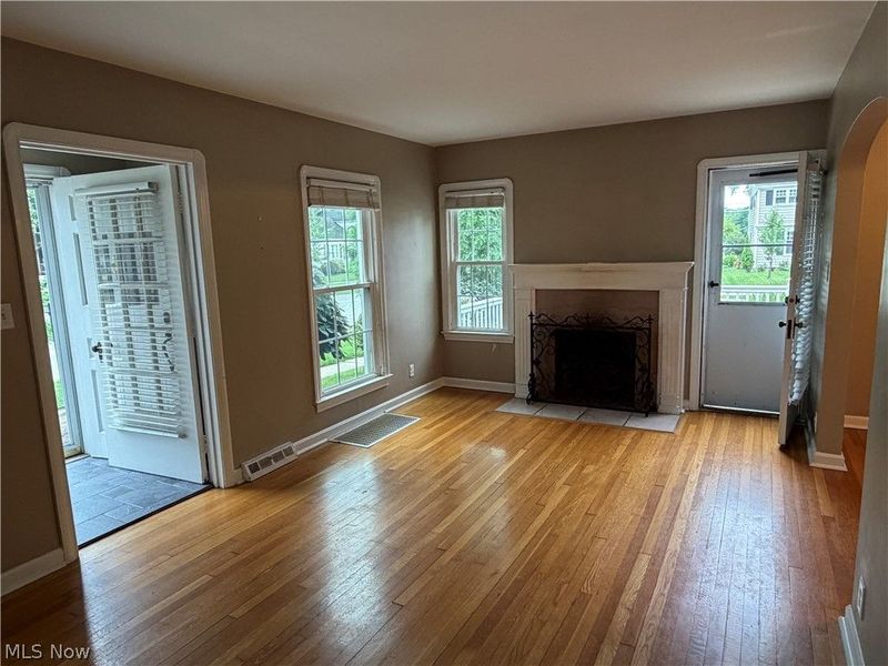 25770 Wolf Road, Bay Village, OH 44140 Photo 2