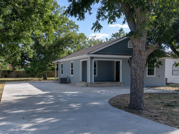 219 E Davilla ST, Bartlett, TX 76511