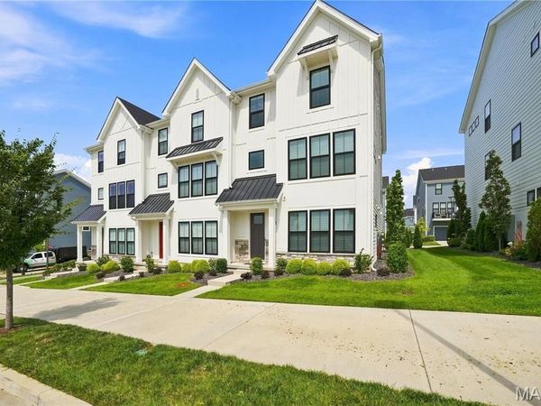 16514 Honey Locust Drive, Chesterfield, MO 63005