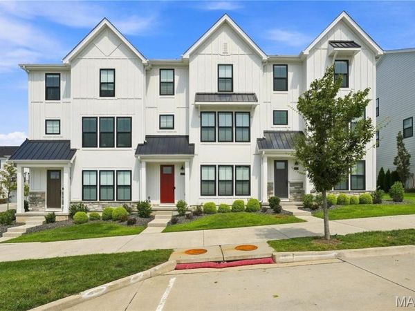 16514 Honey Locust Drive, Chesterfield, MO 63005