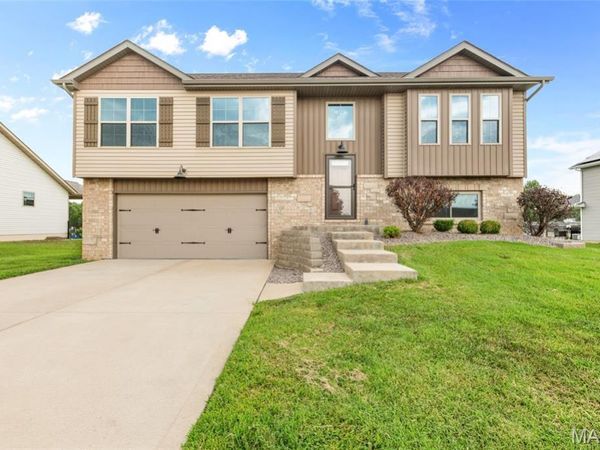 300 Olyvia Drive, St Jacob, IL 62281