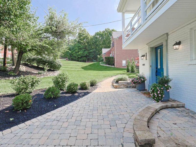 4006 Miami Rd, Mariemont, OH 45227 Photo 3