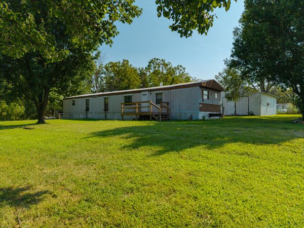 1909 E 505th Road , Halfway, MO 65663