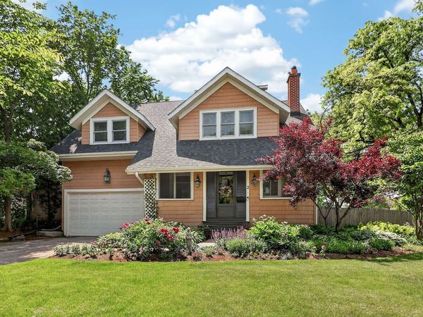 2 S Stough Street , Hinsdale, IL 60521