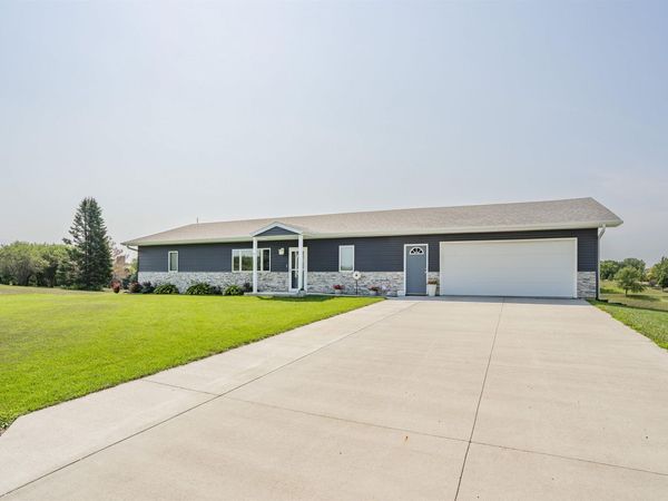 26800 ASH ST, Hinton, IA 51024
