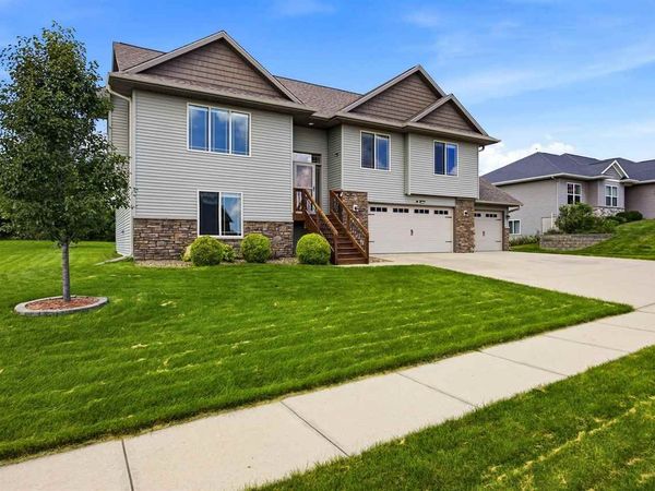 513 Bainberry St, Tiffin, IA 52340