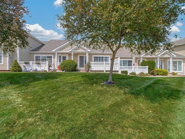 15420 Walnut Hills Drive, Urbandale, IA 50323