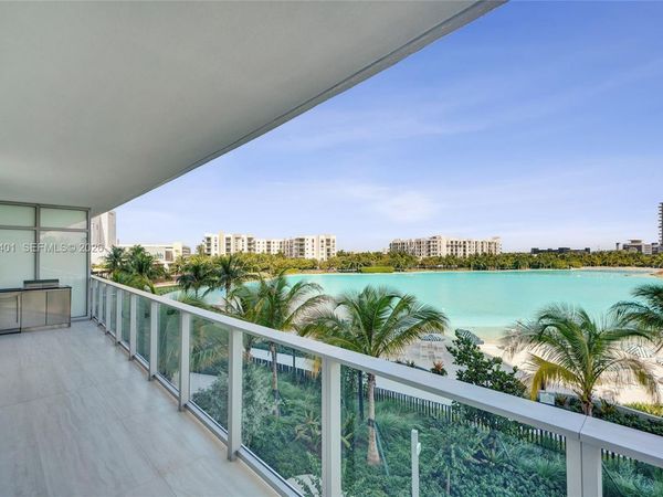 2411 Laguna Circle , Unit 208, Miami, FL 33181