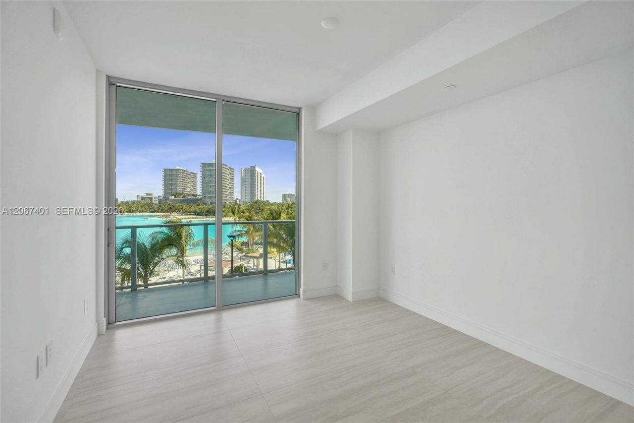 2411 Laguna Circle , Unit 208, Miami, FL 33181 Photo
