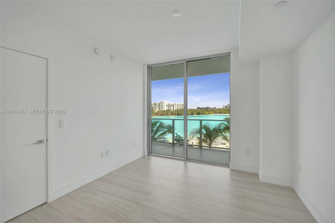 2411 Laguna Circle , Unit 208, Miami, FL 33181 Photo