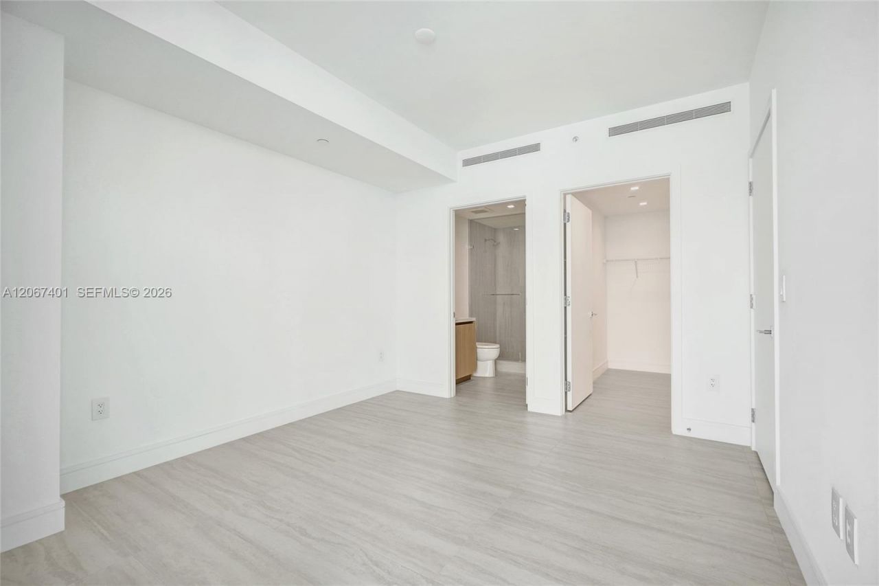 2411 Laguna Circle , Unit 208, Miami, FL 33181 Photo