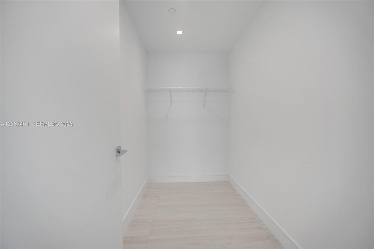 2411 Laguna Circle , Unit 208, Miami, FL 33181 Photo