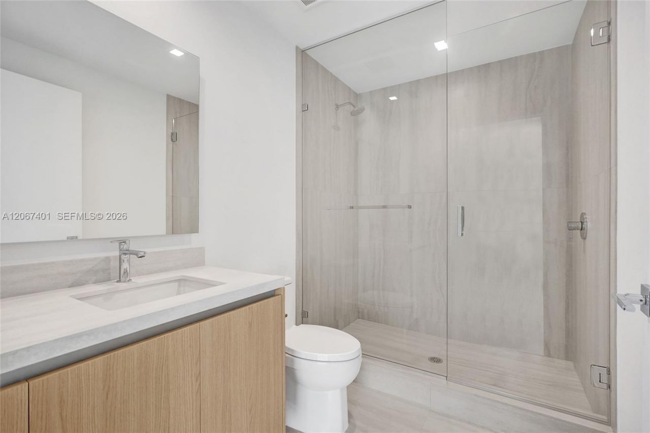 2411 Laguna Circle , Unit 208, Miami, FL 33181 Photo