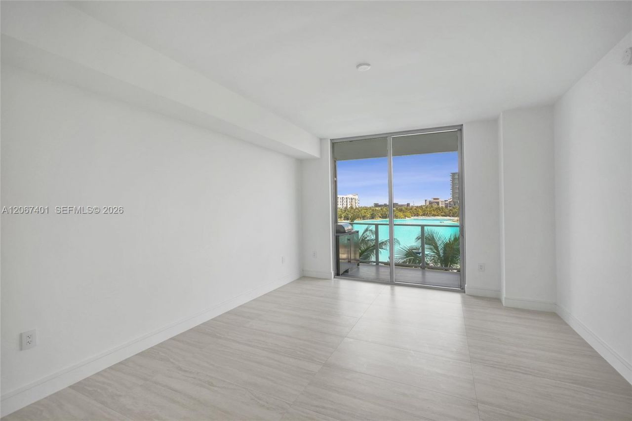 2411 Laguna Circle , Unit 208, Miami, FL 33181 Photo