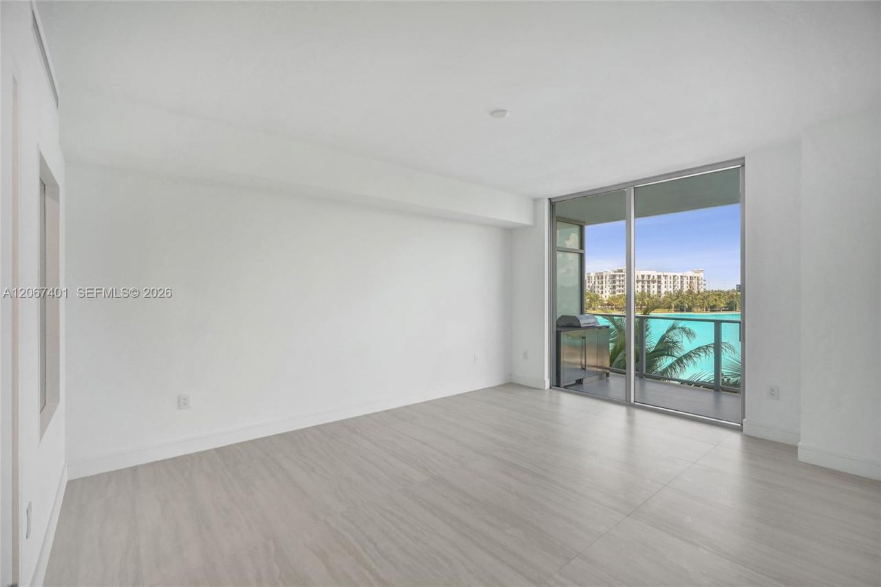 2411 Laguna Circle , Unit 208, Miami, FL 33181 Photo