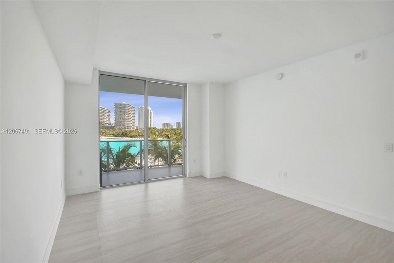 2411 Laguna Circle , Unit 208, Miami, FL 33181 Photo