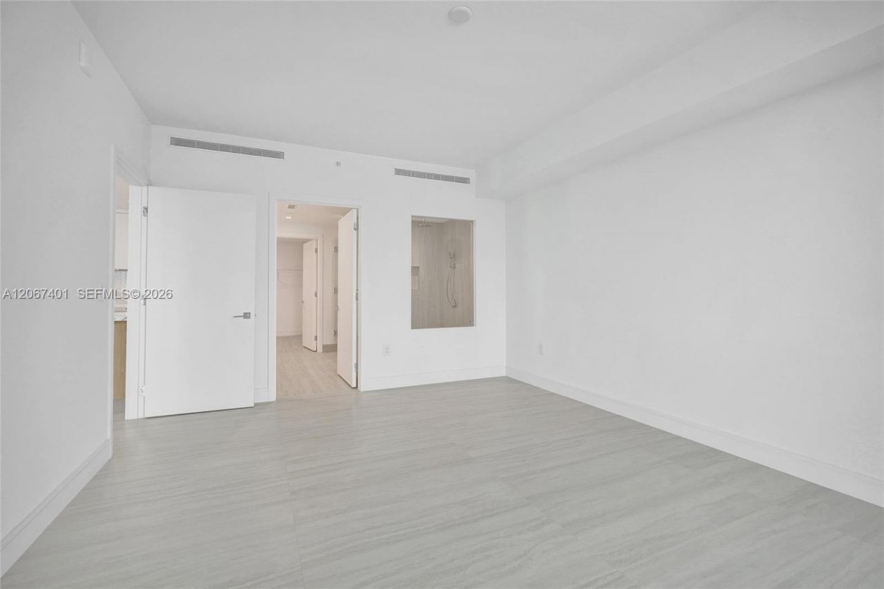 2411 Laguna Circle , Unit 208, Miami, FL 33181 Photo
