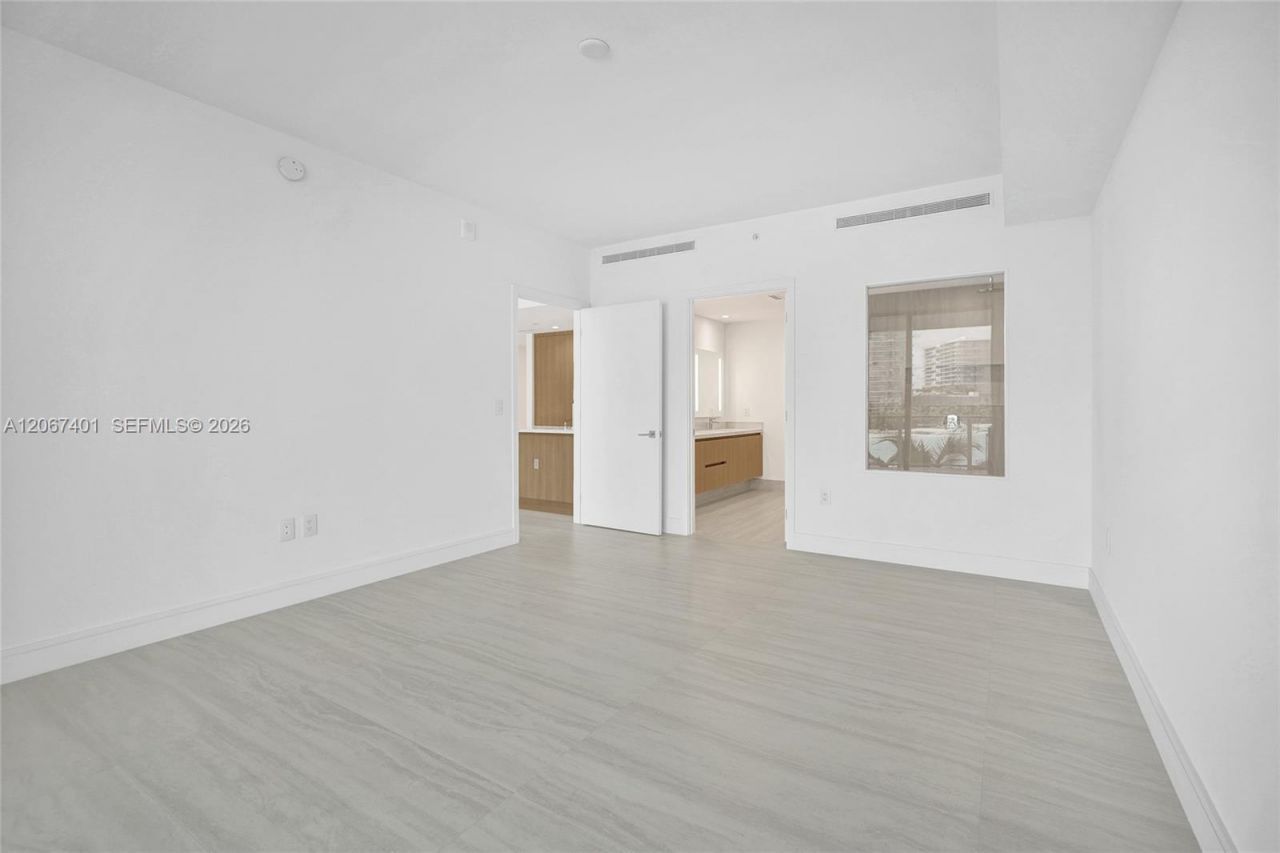 2411 Laguna Circle , Unit 208, Miami, FL 33181 Photo
