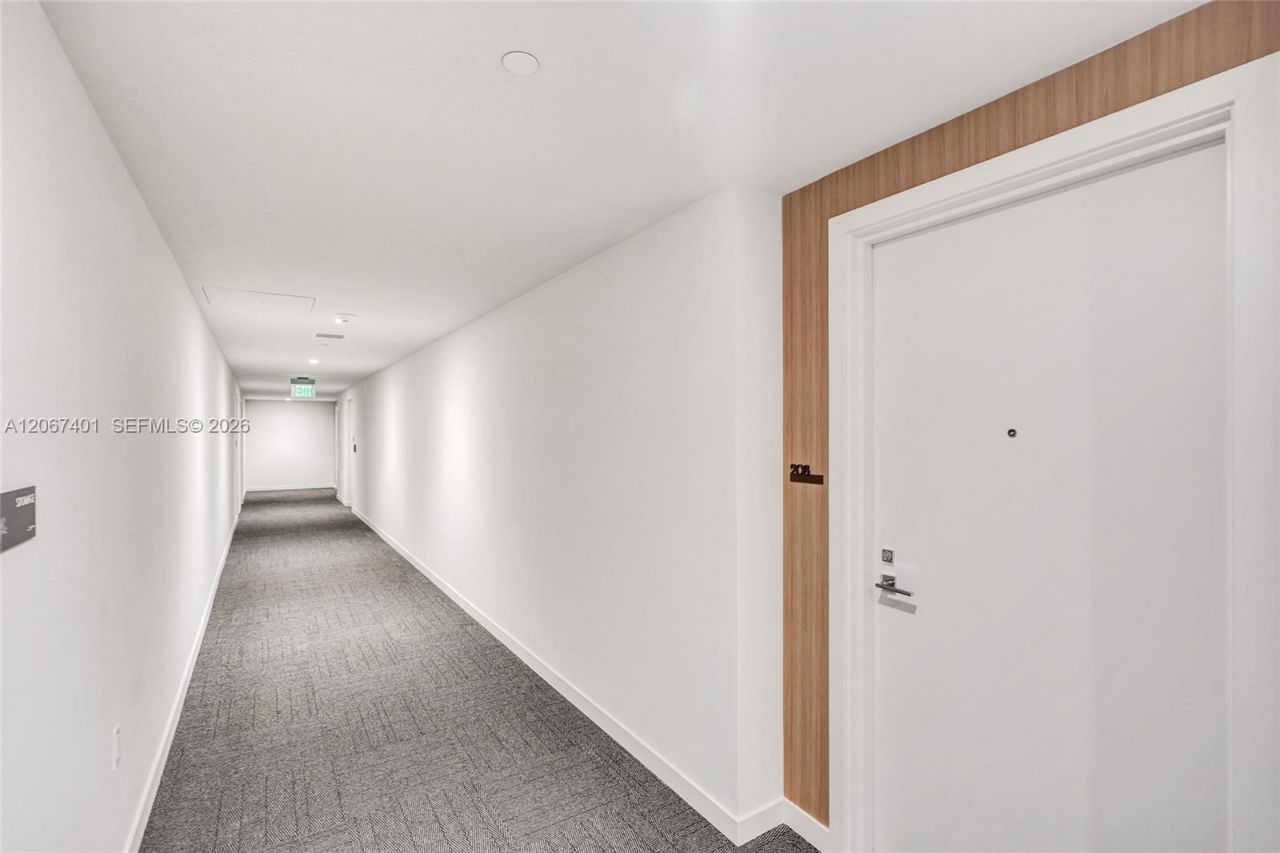 2411 Laguna Circle , Unit 208, Miami, FL 33181 Photo