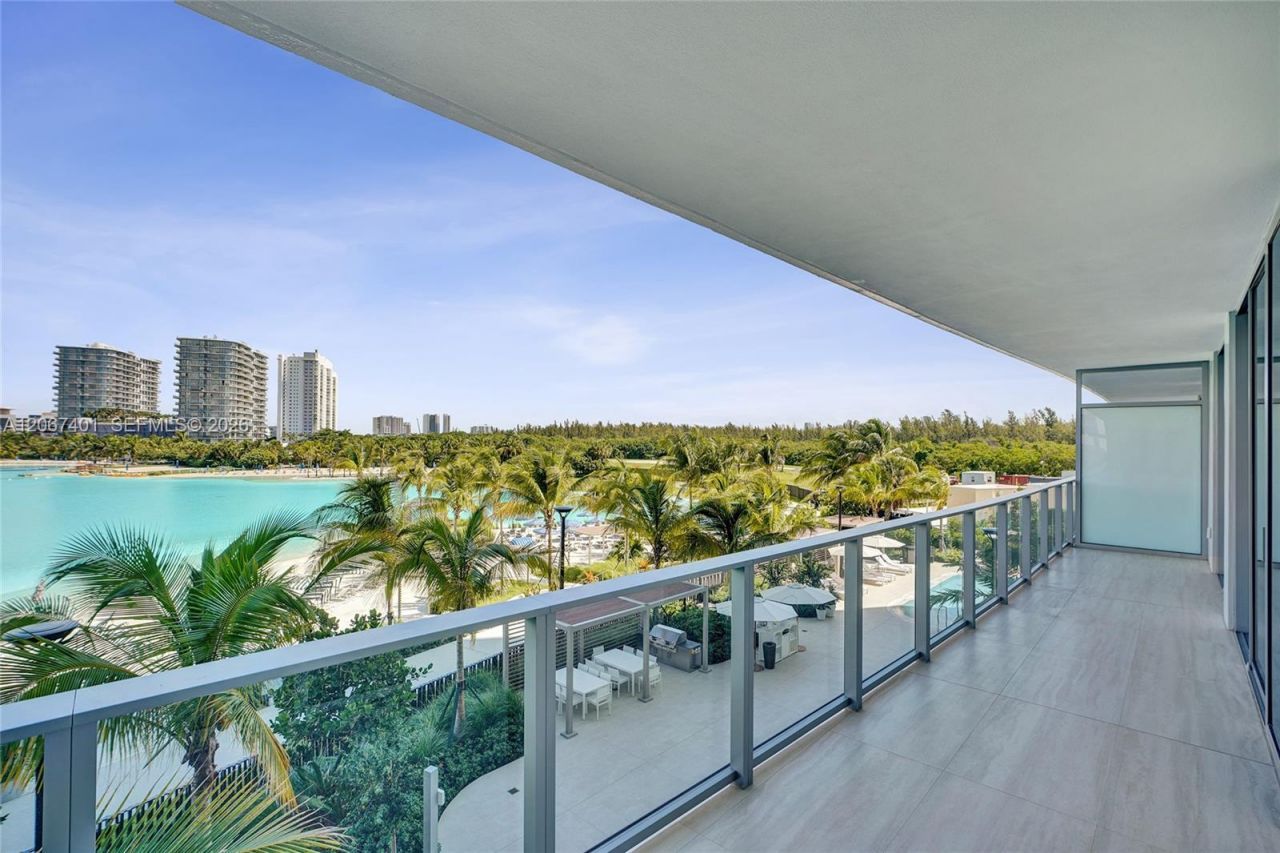 2411 Laguna Circle , Unit 208, Miami, FL 33181 Photo