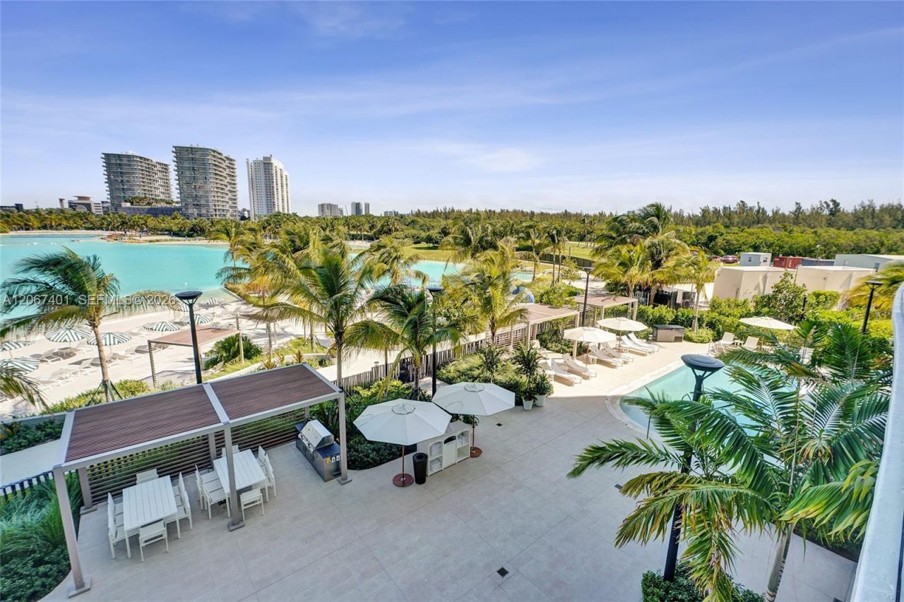 2411 Laguna Circle , Unit 208, Miami, FL 33181 Photo