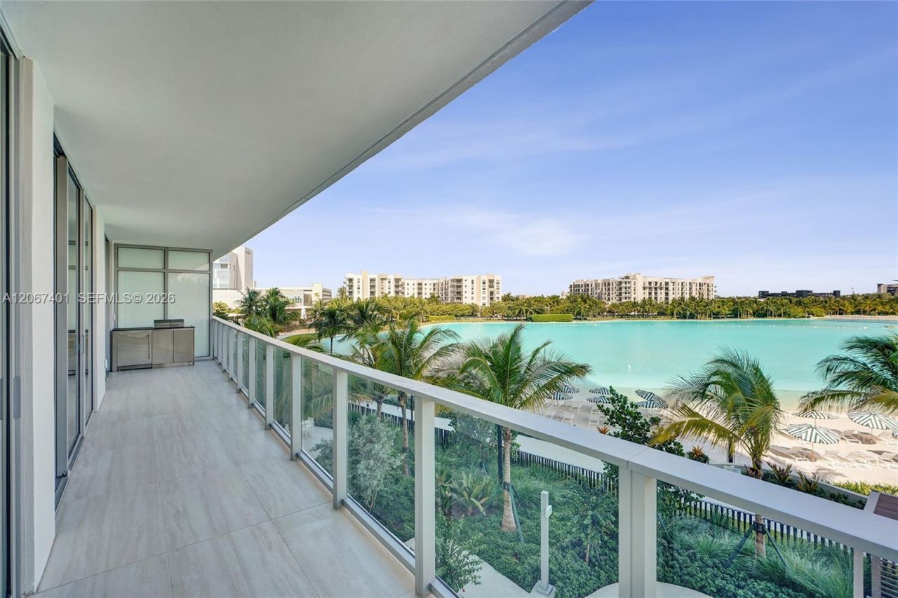 2411 Laguna Circle , Unit 208, Miami, FL 33181 Photo