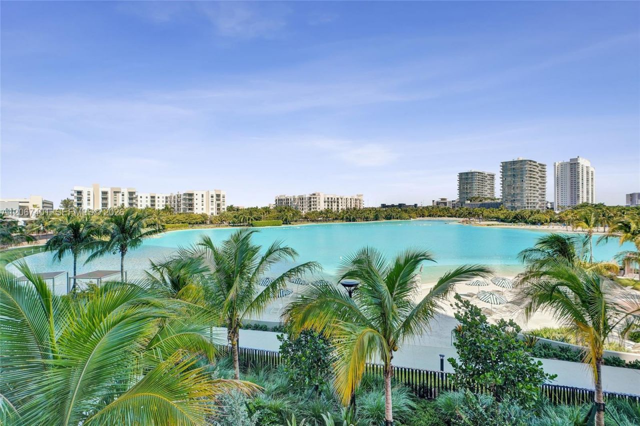 2411 Laguna Circle , Unit 208, Miami, FL 33181 Photo