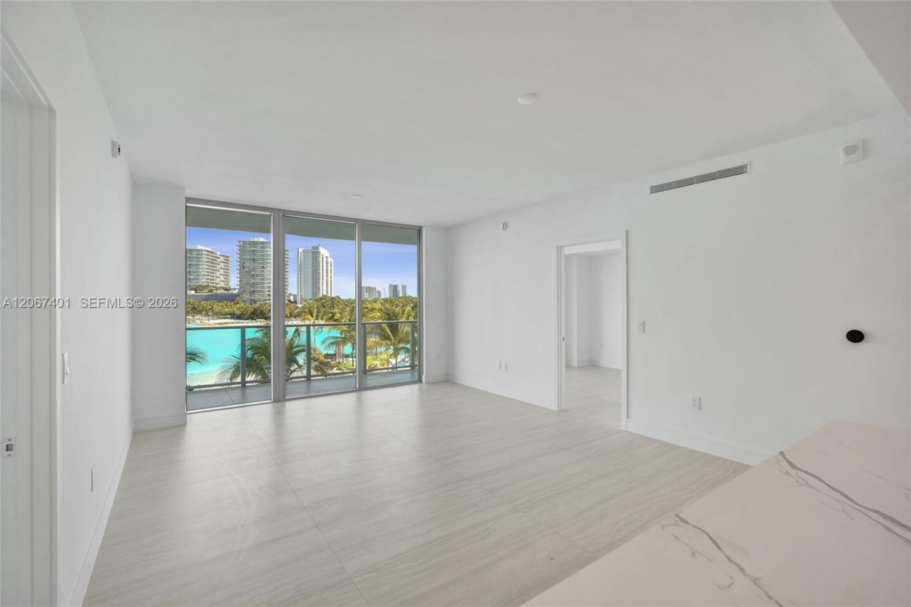 2411 Laguna Circle , Unit 208, Miami, FL 33181 Photo