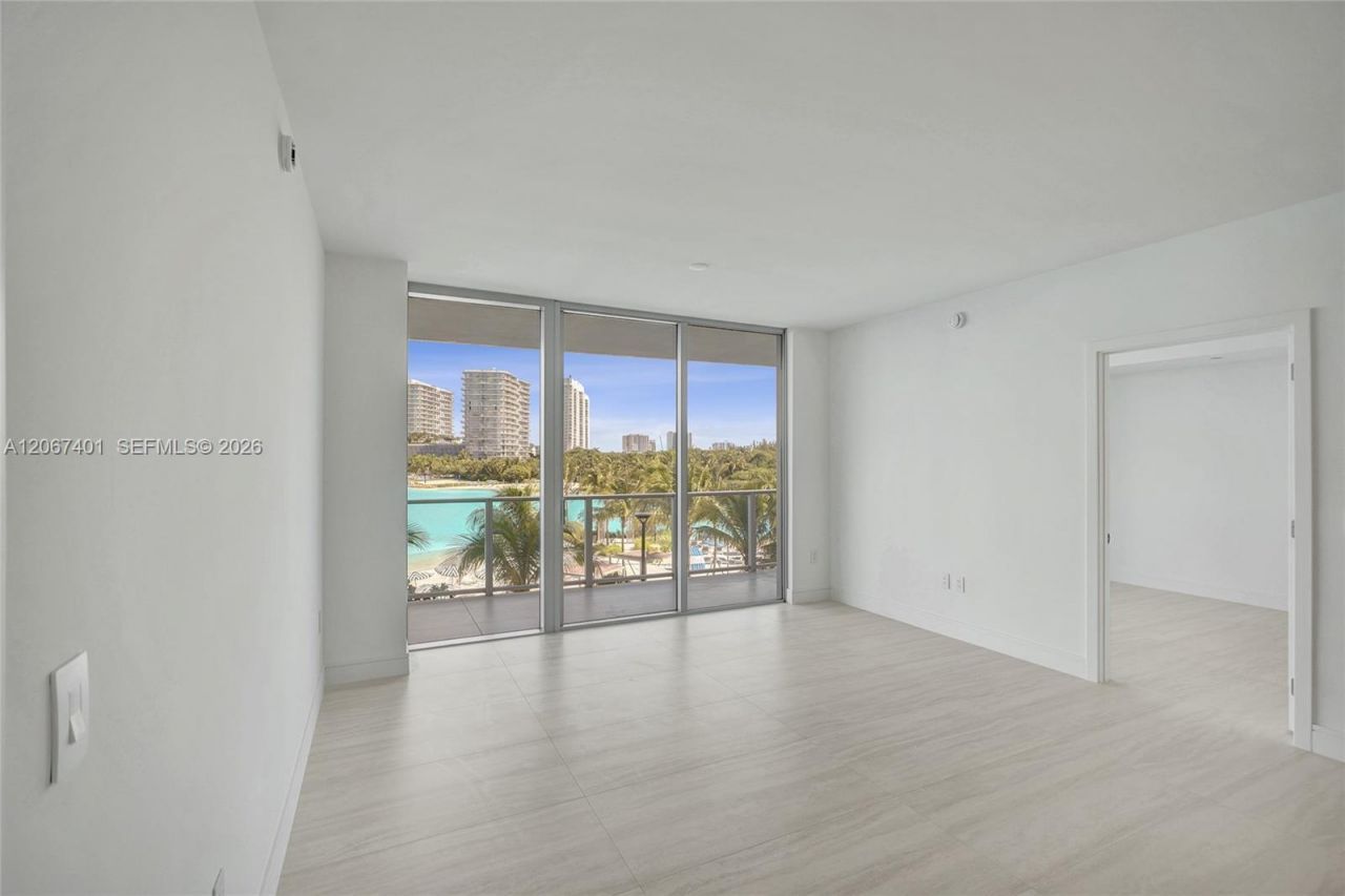 2411 Laguna Circle , Unit 208, Miami, FL 33181 Photo