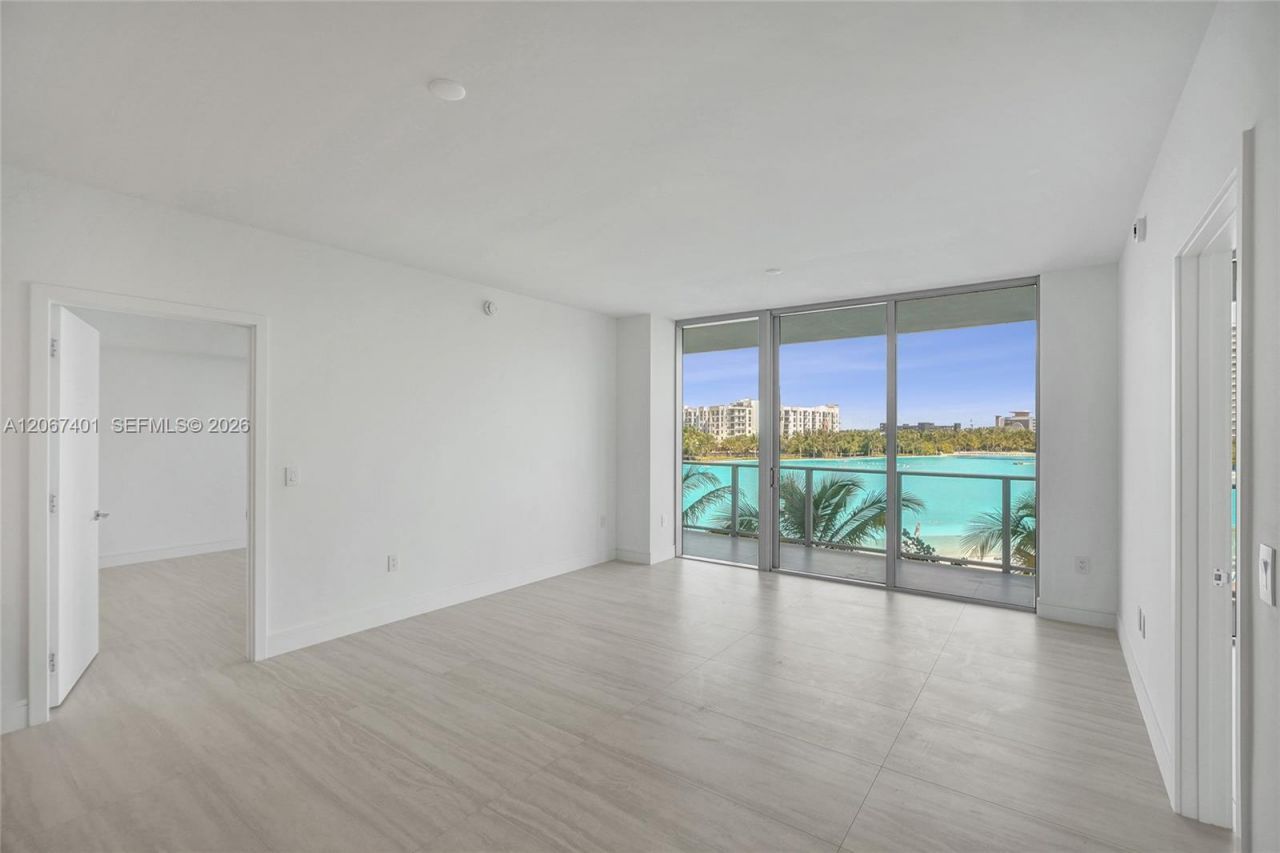 2411 Laguna Circle , Unit 208, Miami, FL 33181 Photo