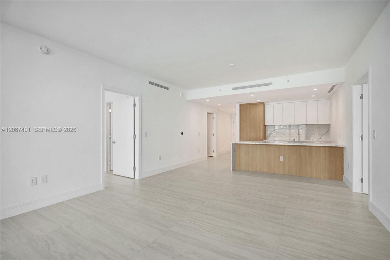 2411 Laguna Circle , Unit 208, Miami, FL 33181 Photo