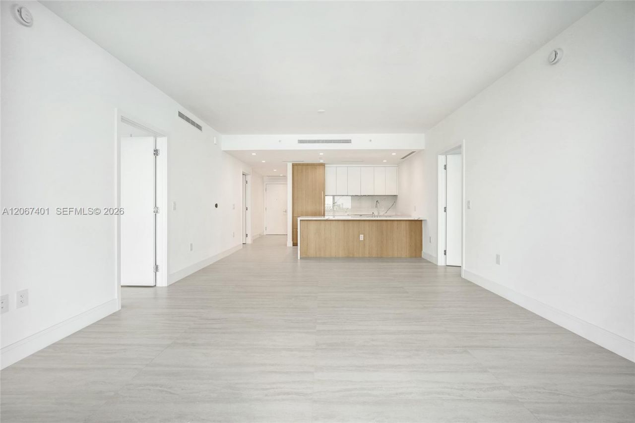2411 Laguna Circle , Unit 208, Miami, FL 33181 Photo