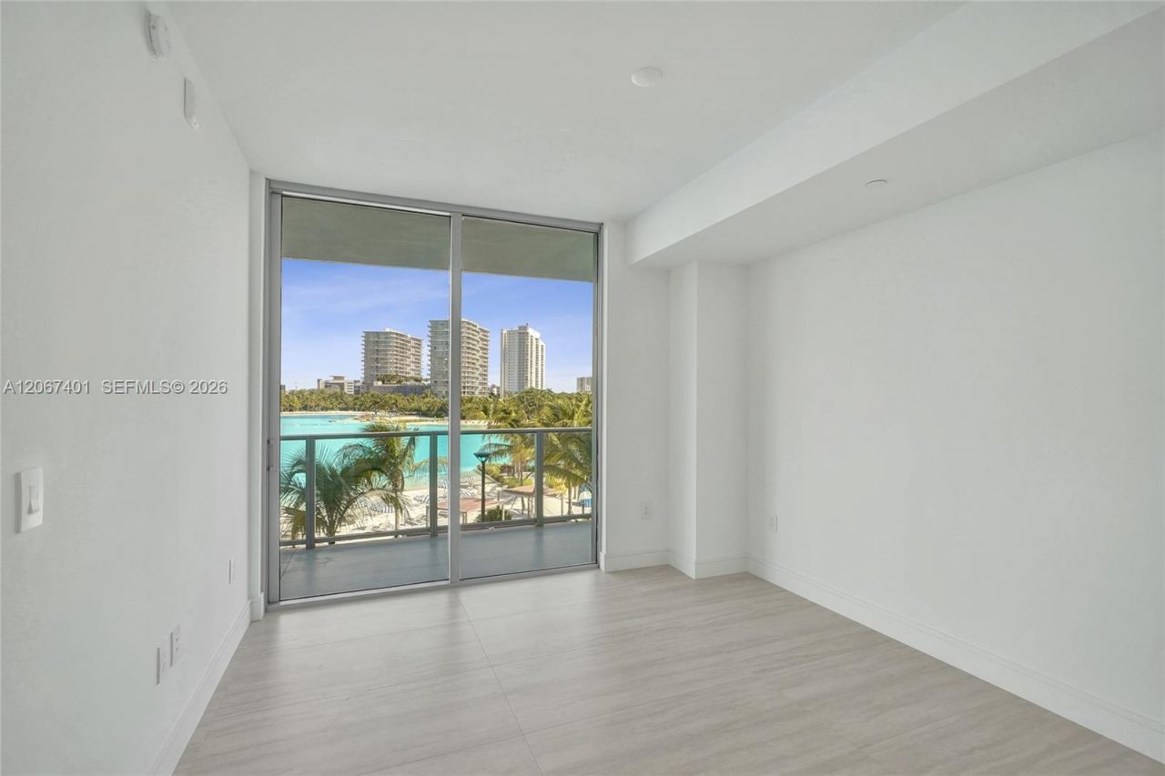 2411 Laguna Circle , Unit 208, Miami, FL 33181 Photo